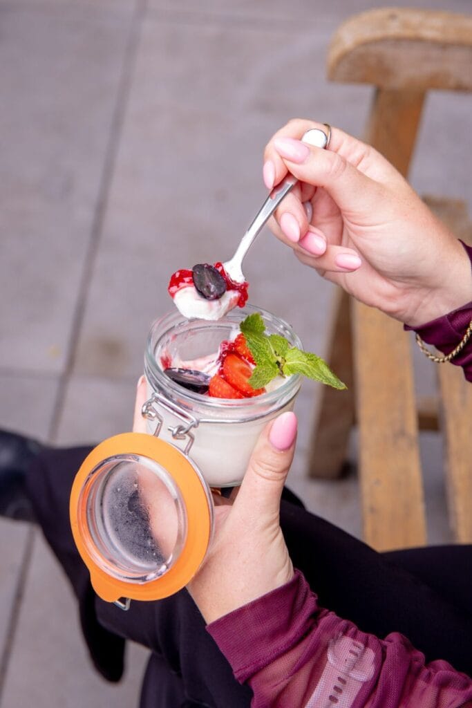 Yoghurt tussendoortje met granola